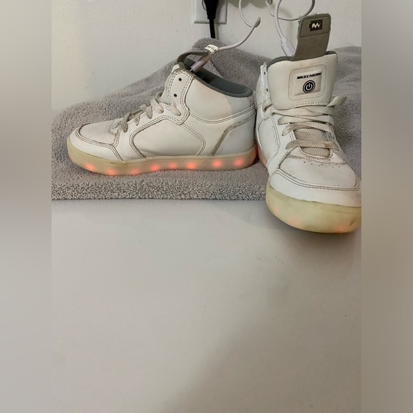 Sketchers light up shoes, kids - Picture 11 of 14